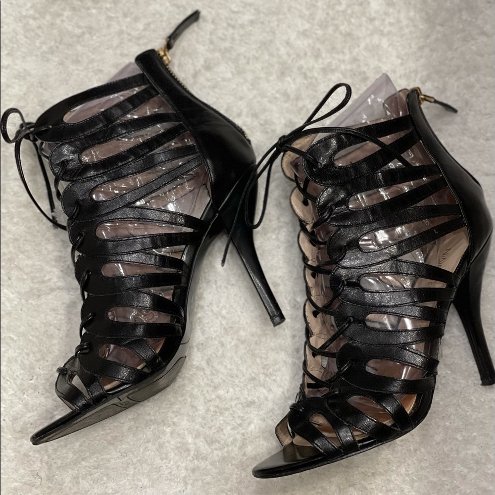 Size 8 Nine West leather bootie.